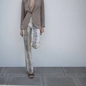 Zara the 90s wide leg in white snake print